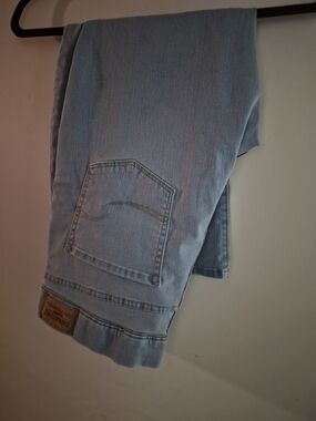 Signature by Levi Strauss Light Blue women's Capri